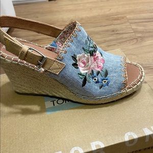 Brand new with tags Toms wedges
